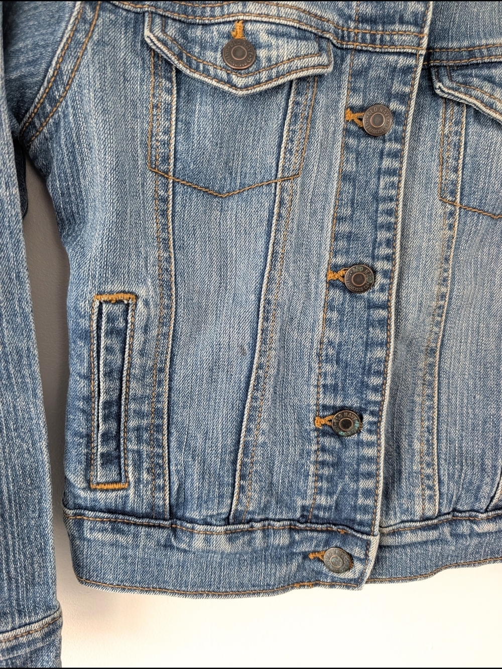 Old Navy Kids Classic Denim Trucker Jacket Everyday Essential ~ Size 6-7 - Picture 4 of 7